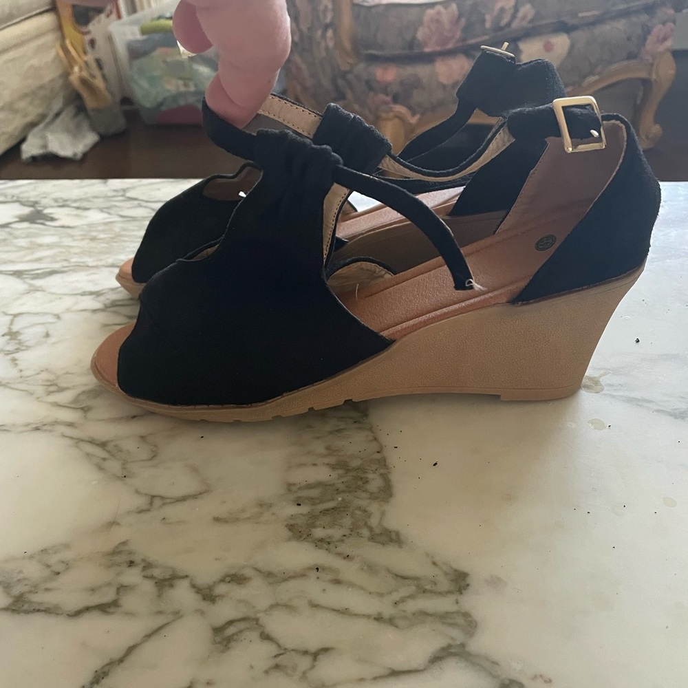 Unbranded  black strappy wedges 9.5 NWOB